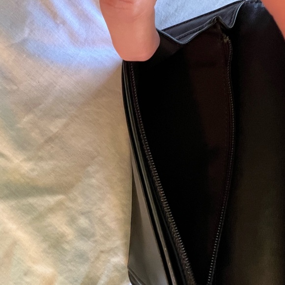 CHANEL 100% Authentic Black Patent Leather Wallet.  Like New. - Picture 7 of 13